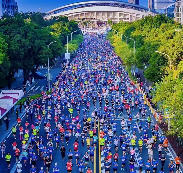 تعمل مجموعة Hi-Q معًا في ماراثون Zhuhai